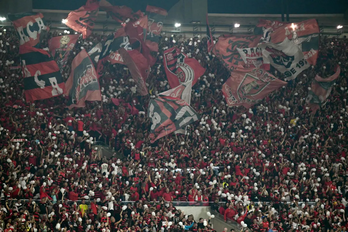 Adeptos do Flamengo num jogo contra o Fluminense