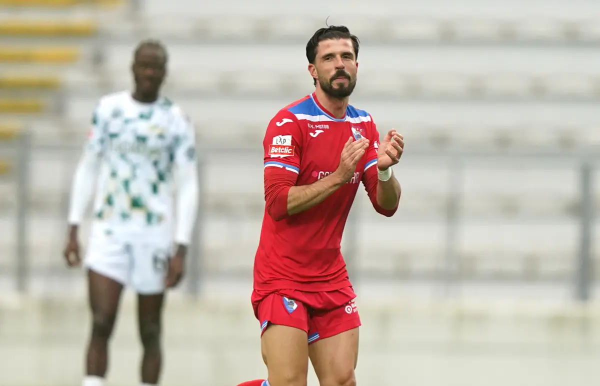 Héctor Hernández marcou em Moreira de Cónegos