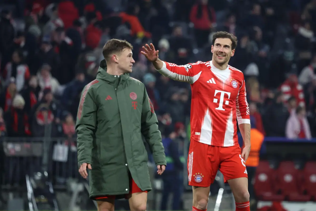 Leon Goretzka à direita