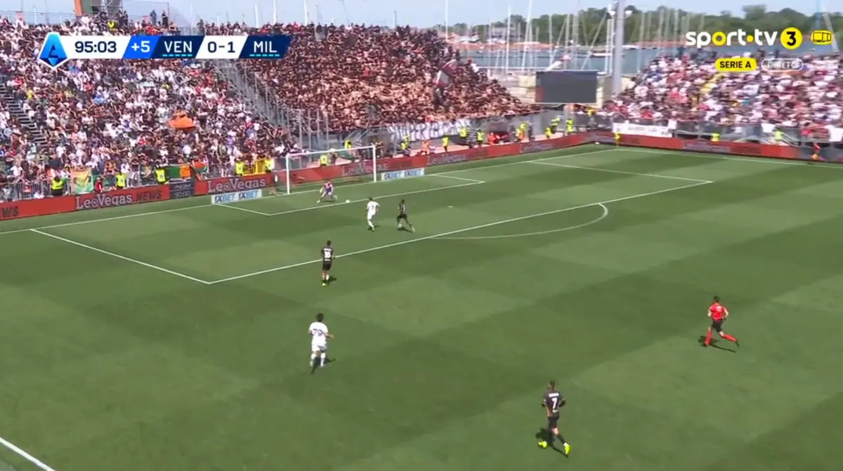 Imagem de contexto do artigo Um a abrir, outro a fechar: os golos da vitória do Milan em Veneza
