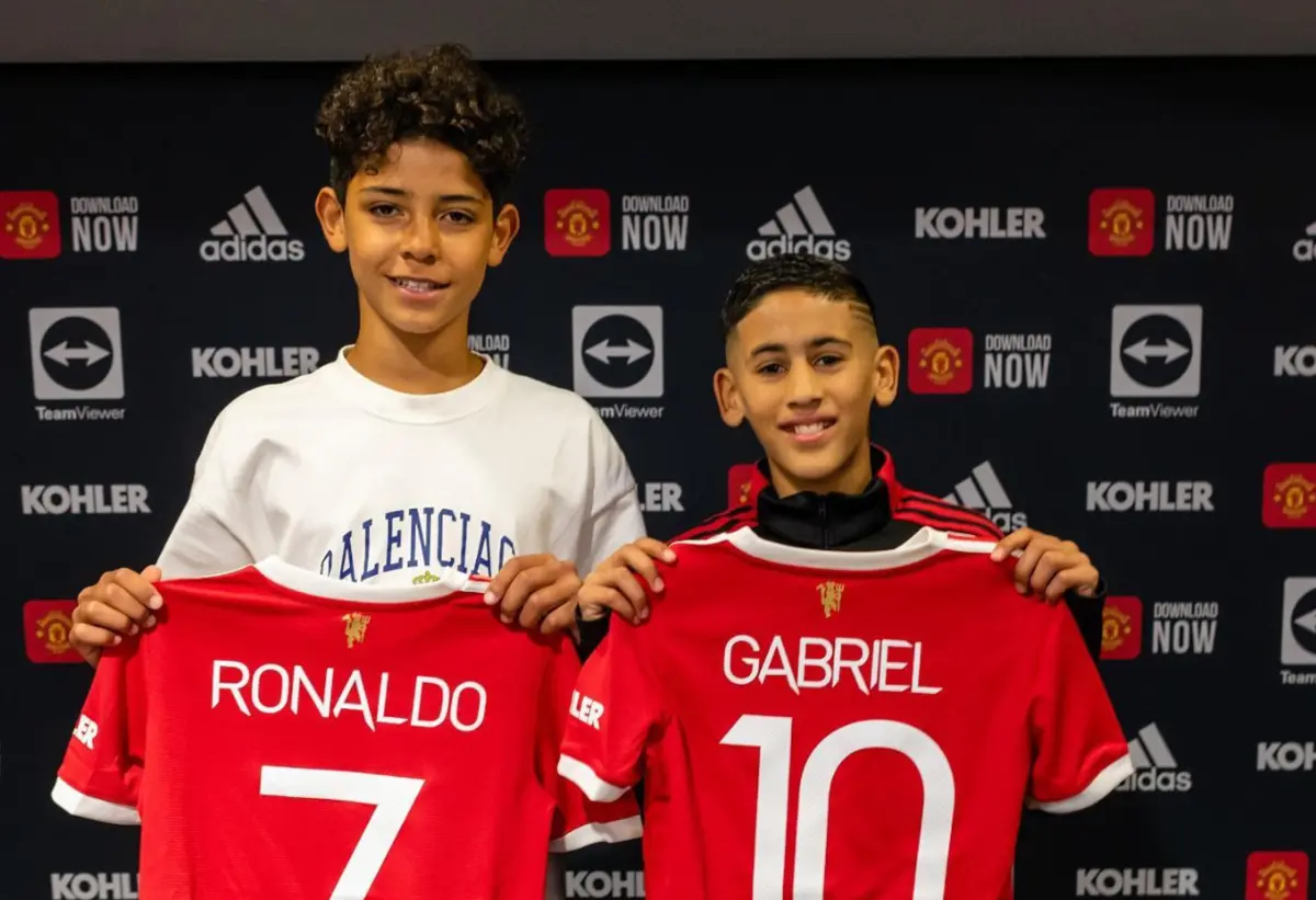 JJ Gabriel chegou ao clube com Cristianinho, agora no Al Nassr com o pai