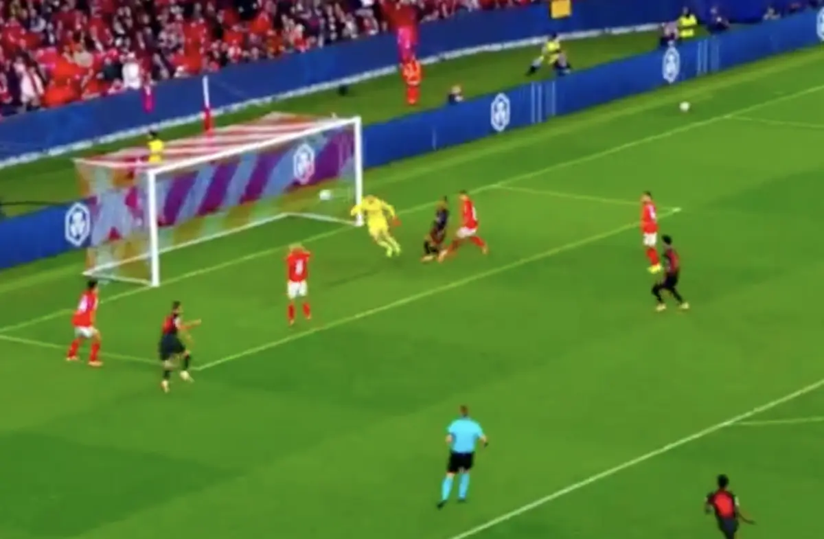 Imagem de contexto do artigo Dahl "assiste" Schick para o primeiro do Benfica-Bayer Leverkusen. Ora veja