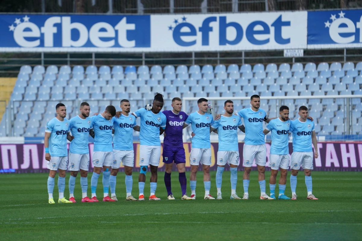 Minuto de silêncio em homenagem a Ganchev... que está vivo (créditos: Arda)
