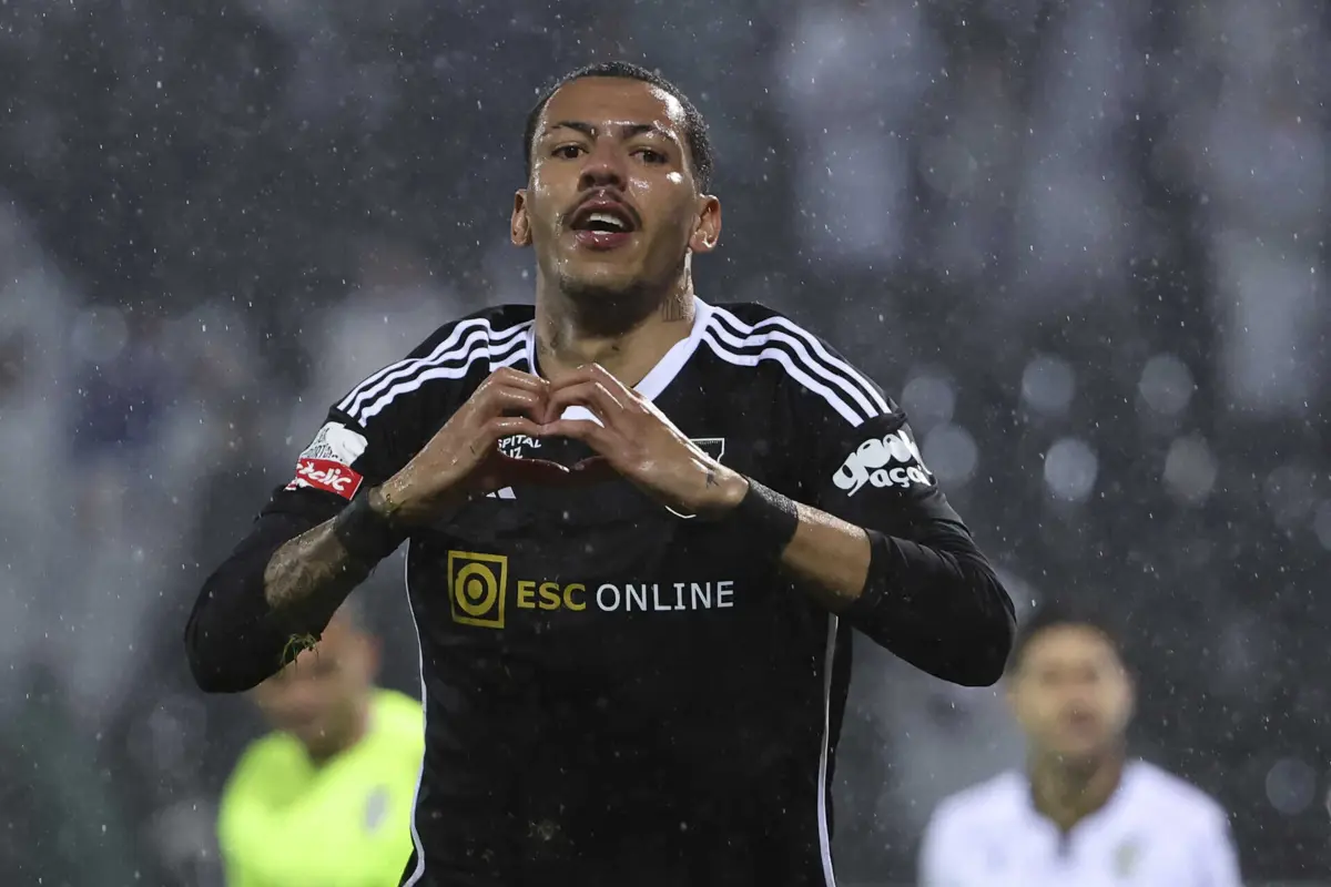 Clayton quando jogava no Casa Pia (créditos: Tony Dias/Global Imagens)