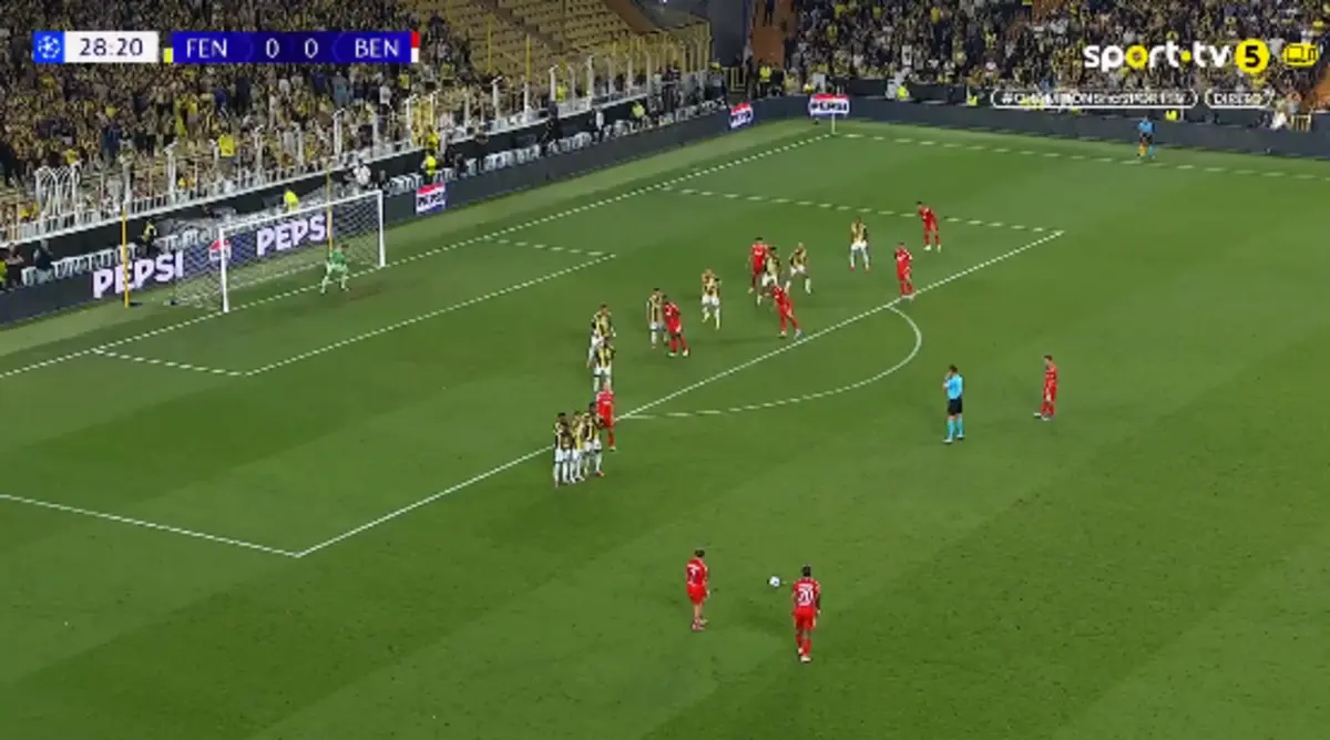 Imagem de contexto do artigo Fenerbahçe-Benfica: Akturkoglu criou perigo na execução deste livre