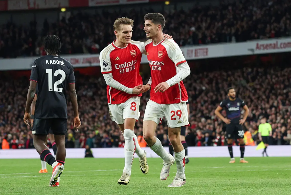 Odegaard e Havertz (Adrian DENNIS AFP)