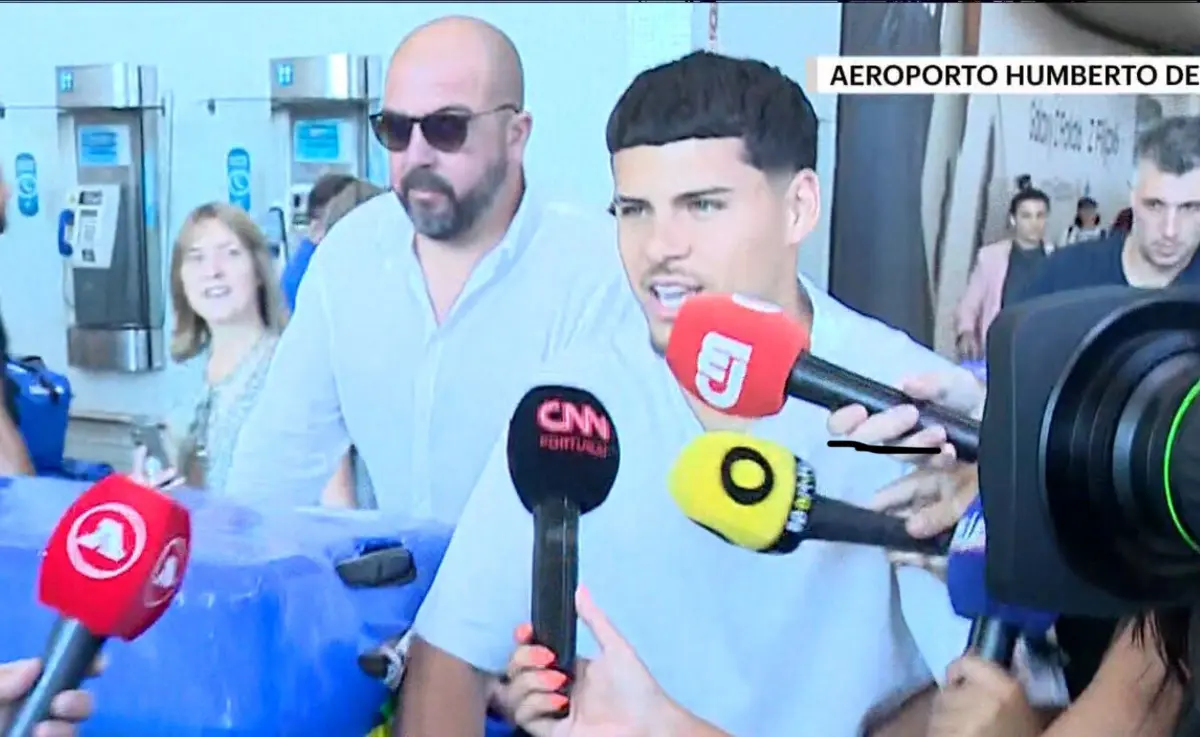 Imagem de contexto do artigo Maxi Araújo já chegou a Lisboa para assinar pelo Sporting: "Estou muito feliz"