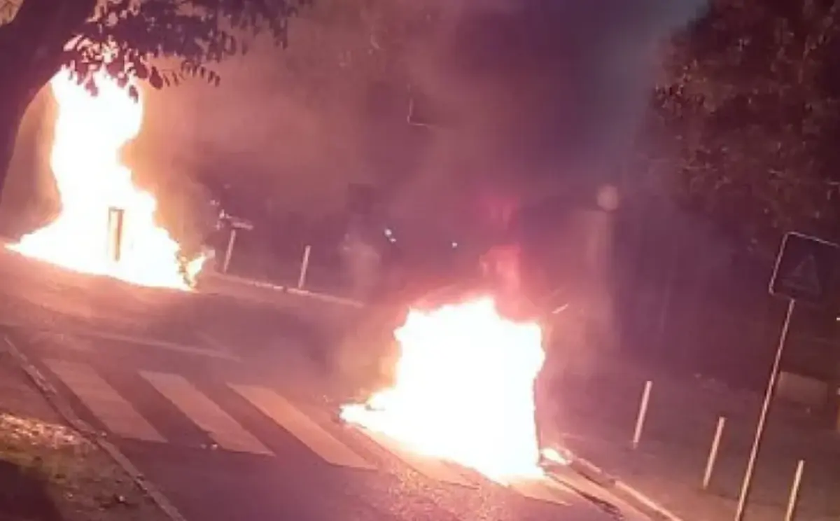 Imagem de contexto do artigo Tiros, caixotes do lixo a arder e paragens destruídas na Amadora: distúrbios devido à morte de um homem após ser baleado pela PSP