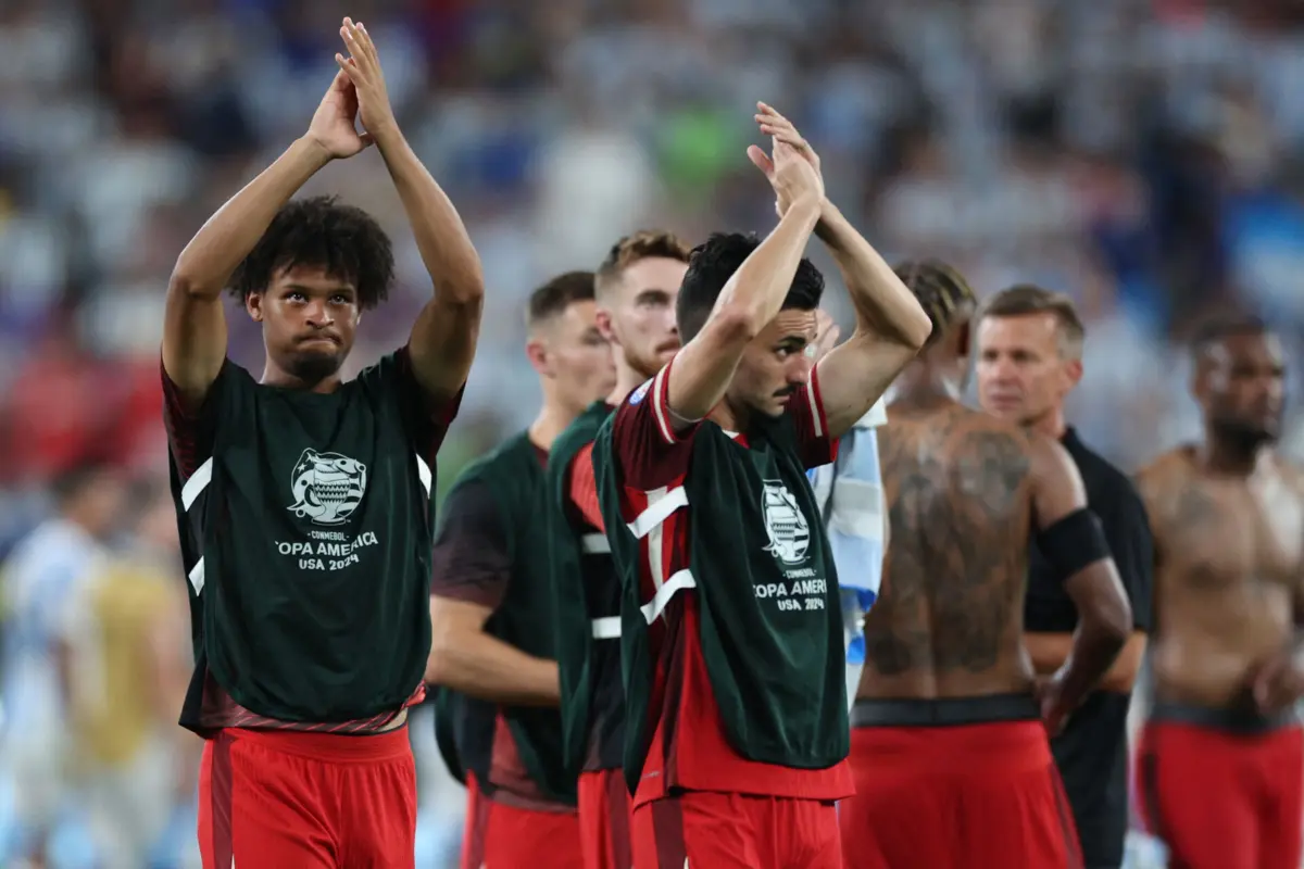 Eustáquio aplaude exibição do Canadá (Créditos: AFP)