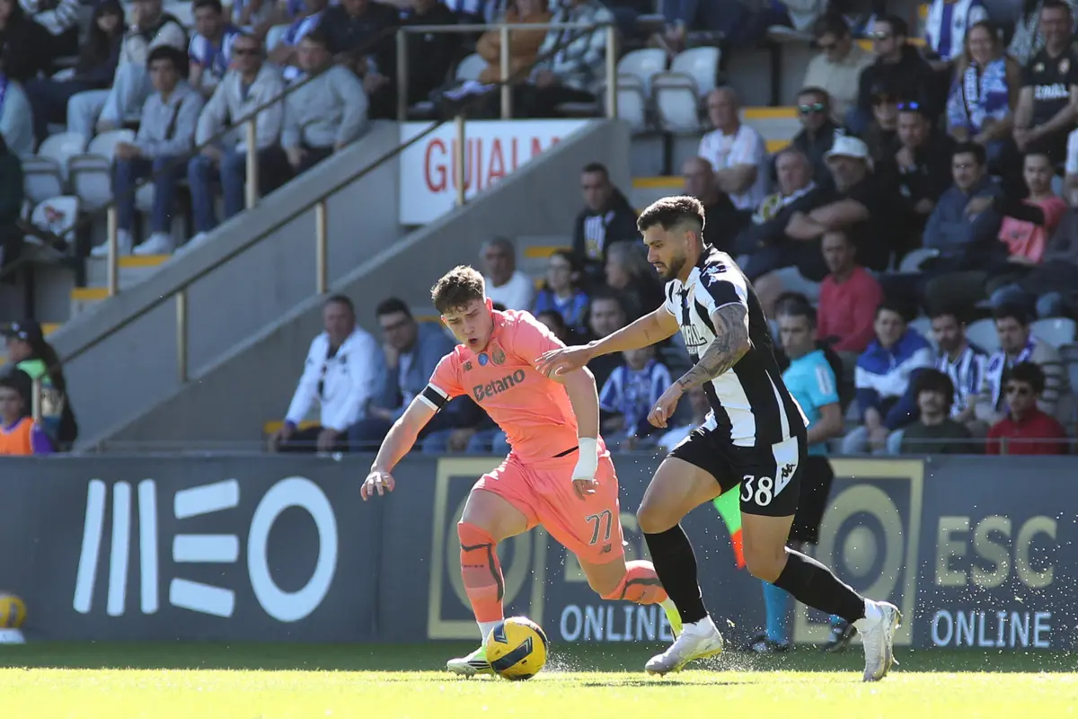 Oskar Pietuszewski foi pela primeira vez titular no FC Porto