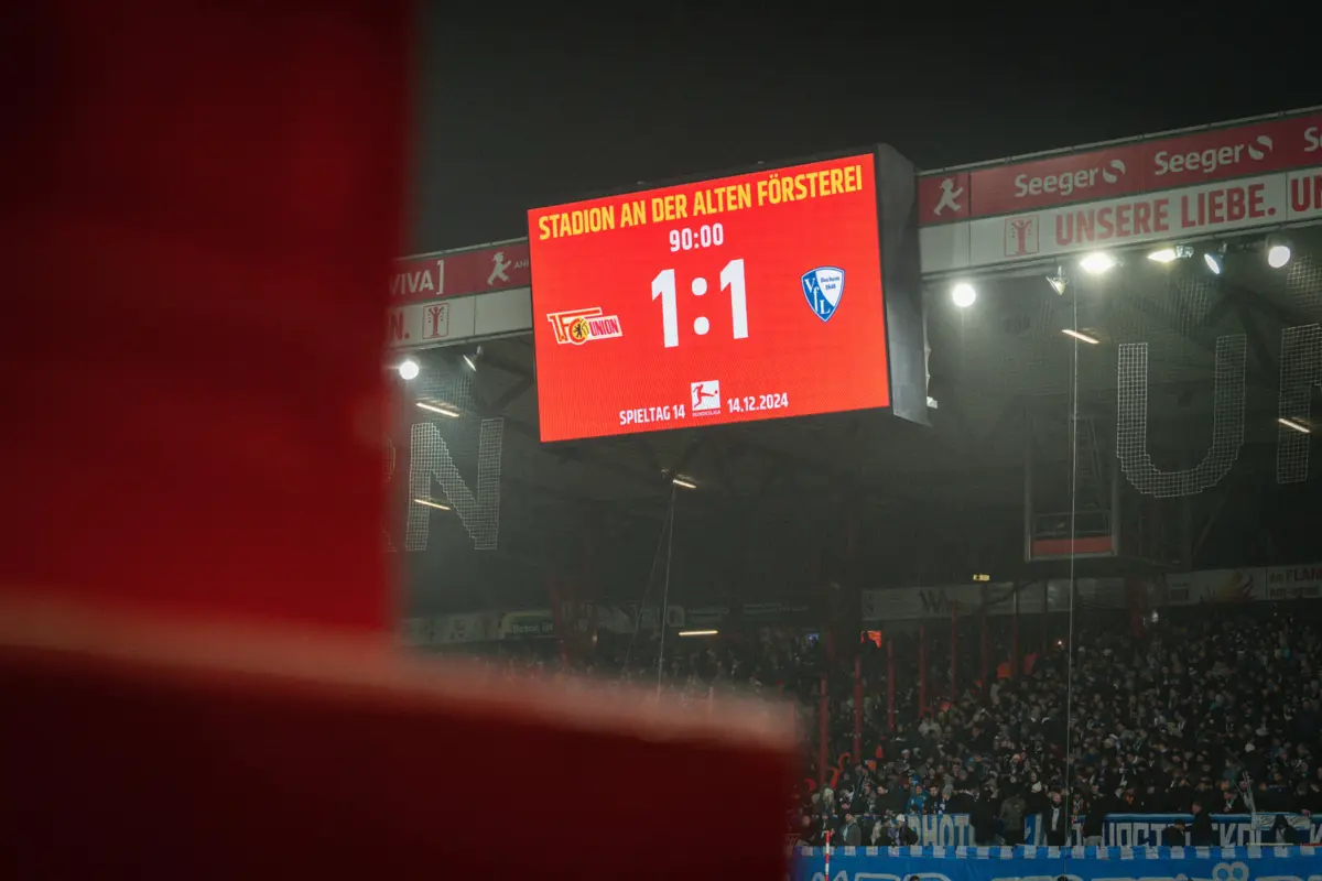 Imagem de contexto do artigo Bundesliga: guarda-redes foi atingido por isqueiro, equipas decidiram ficar "paradas" nos minutos finais