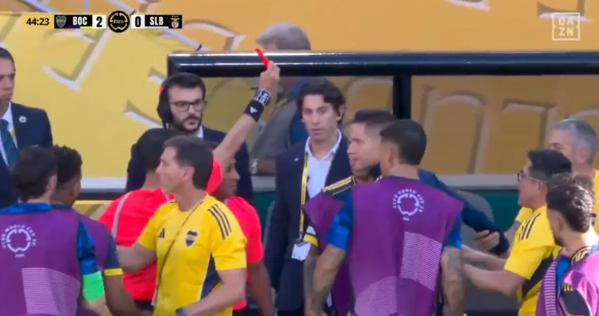 Imagem de contexto do artigo Boca Juniors-Benfica: Herrera perdeu a cabeça no banco e foi expulso