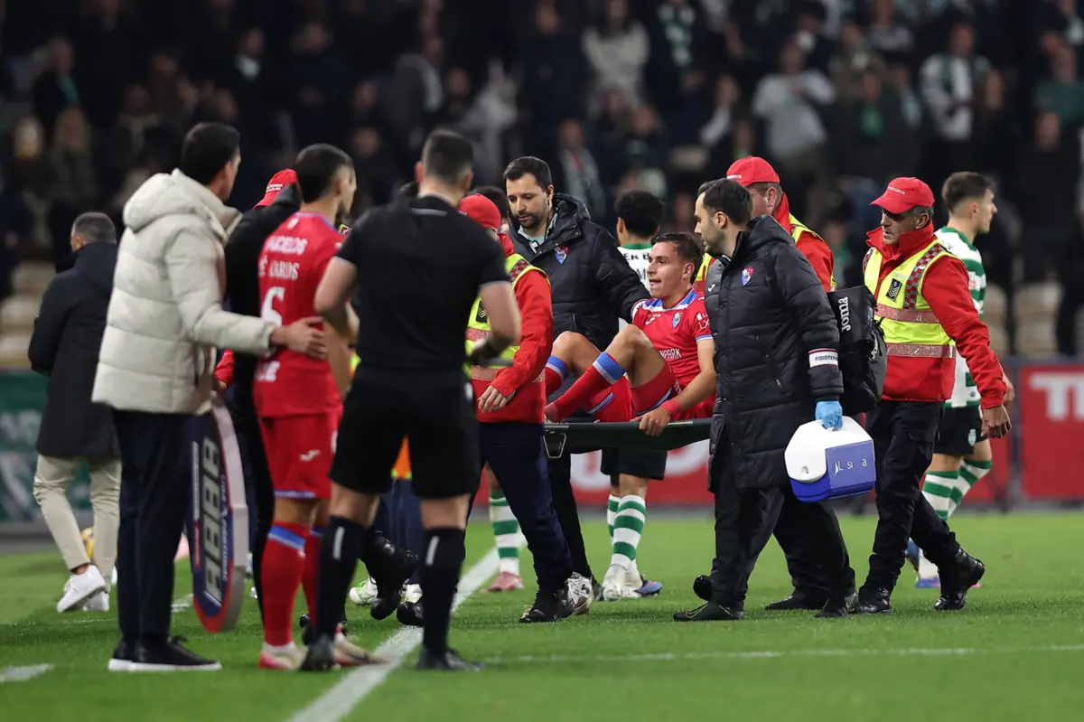 Facundo Cáseres saiu lesionado no Gil Vicente-Sporting