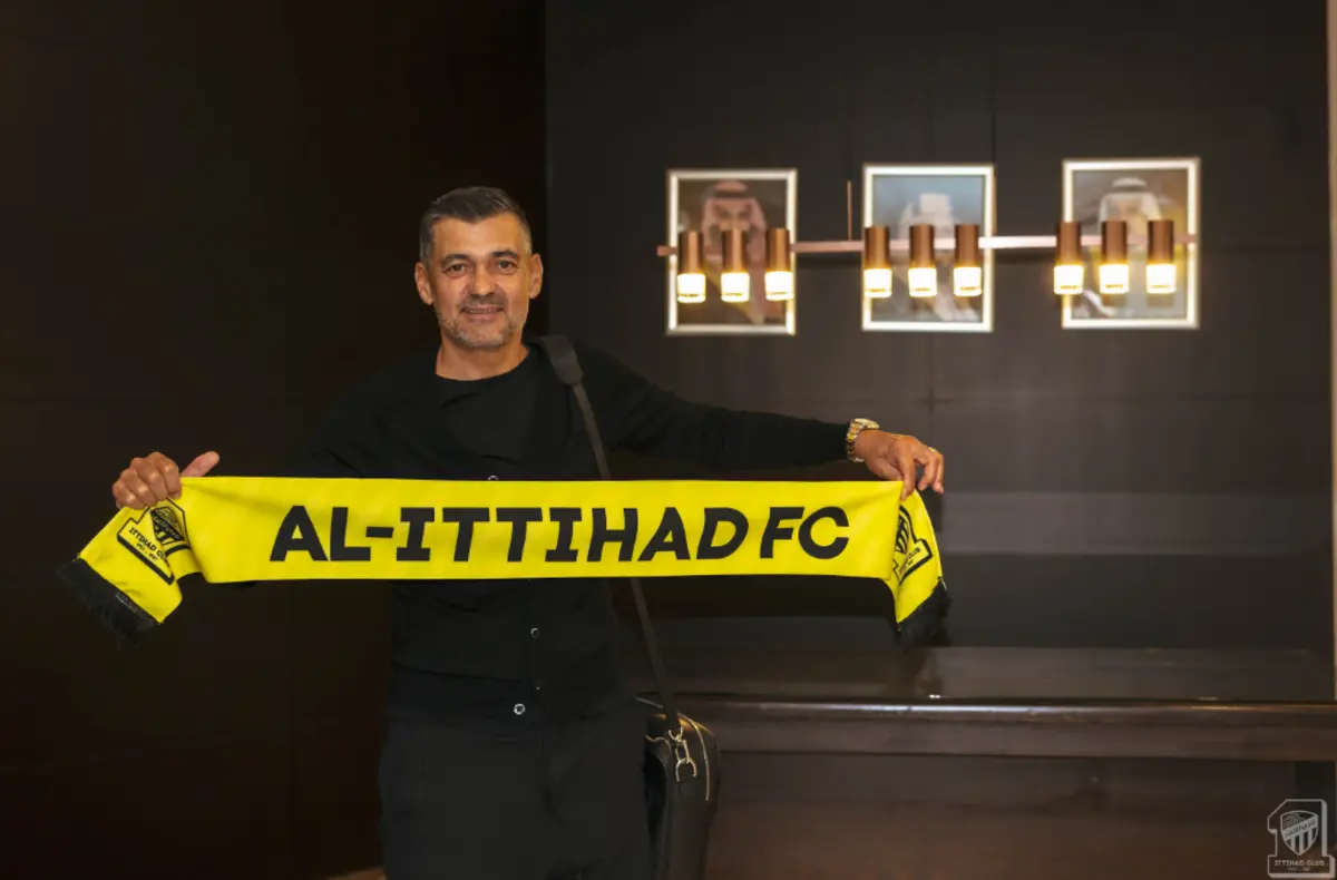 Sérgio Conceição na chegada à Arábia Saudita