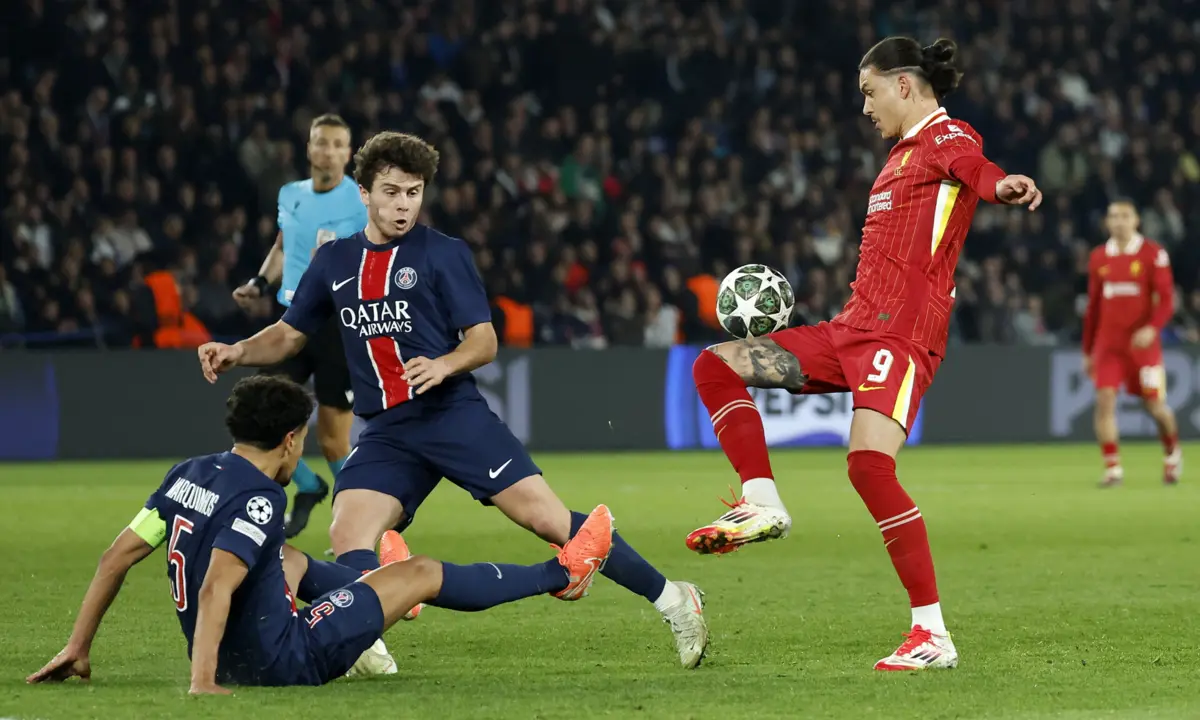 Imagem de contexto do artigo Liverpool bate o PSG em jogo com polémica. Veja o resumo