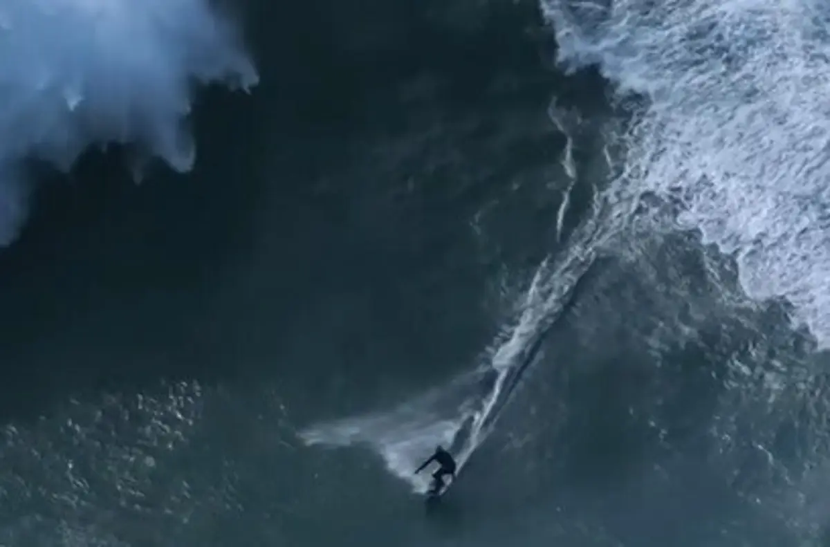 Imagem de contexto do artigo Brasileiro surfou onda de 30 metros na Nazaré: veja o vídeo