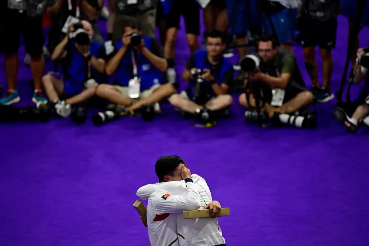 Iúri Leitão e Rui Oliveira conquistaram a primeira medalha de ouro olímpica para Portugal sem ser no atletismo (AFP)