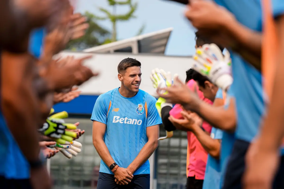 Imagem de contexto do artigo Jan Bednarek não se livrou de uma praxe no primeiro treino no FC Porto