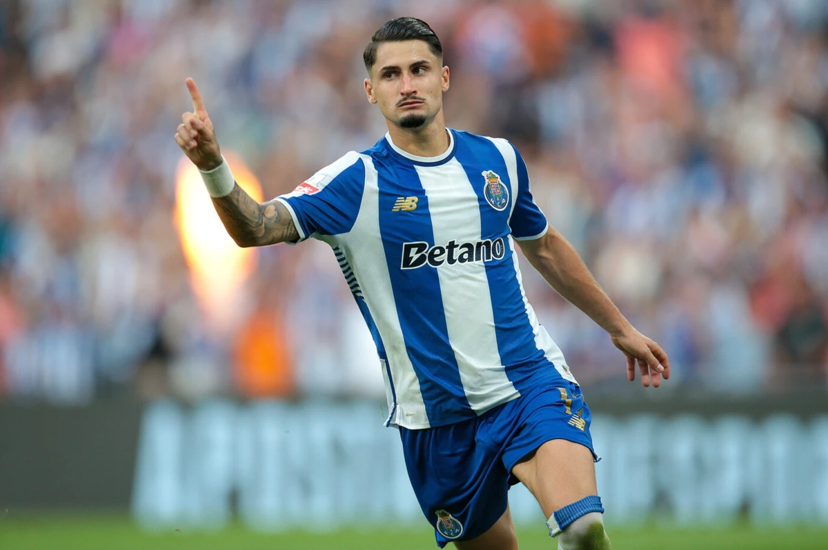 Borja Sainz bisou (Créditos: Lusa)