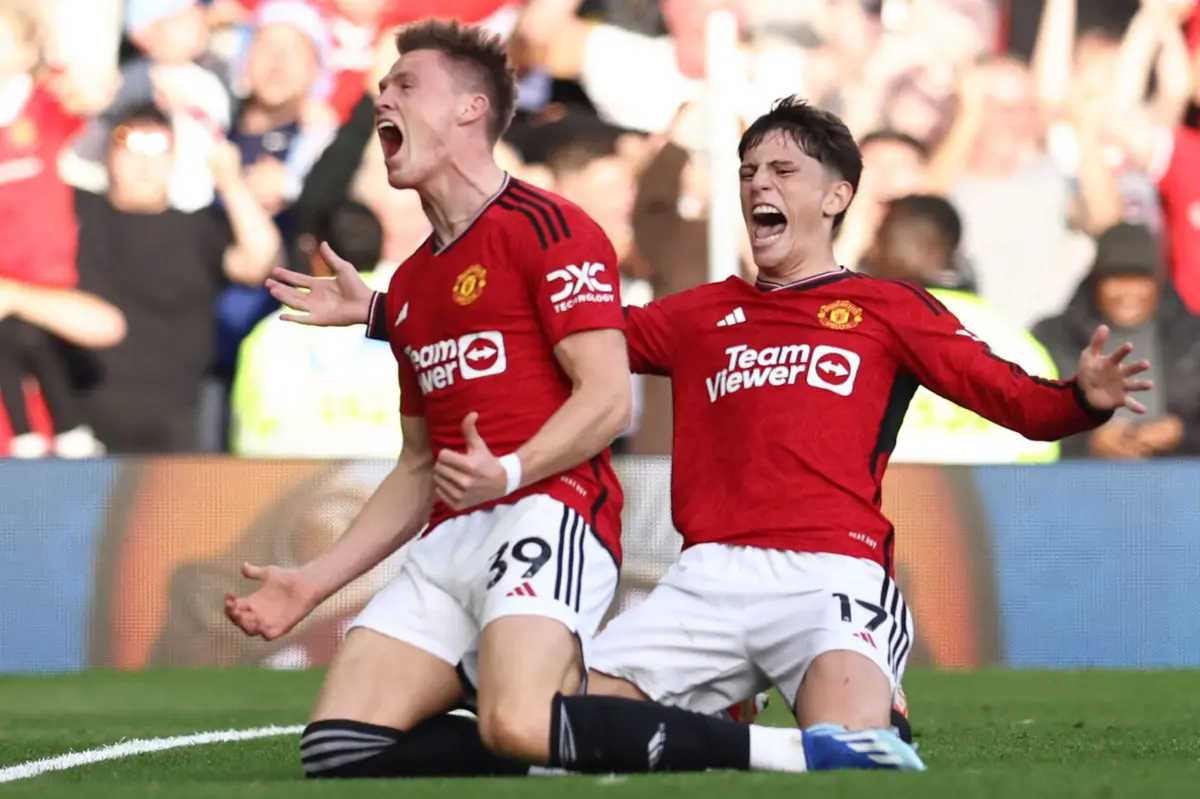 Scott McTominay, à esquerda na foto, entrou aos 87 minutos e bisou na compensação: 90+3' e 90+7'