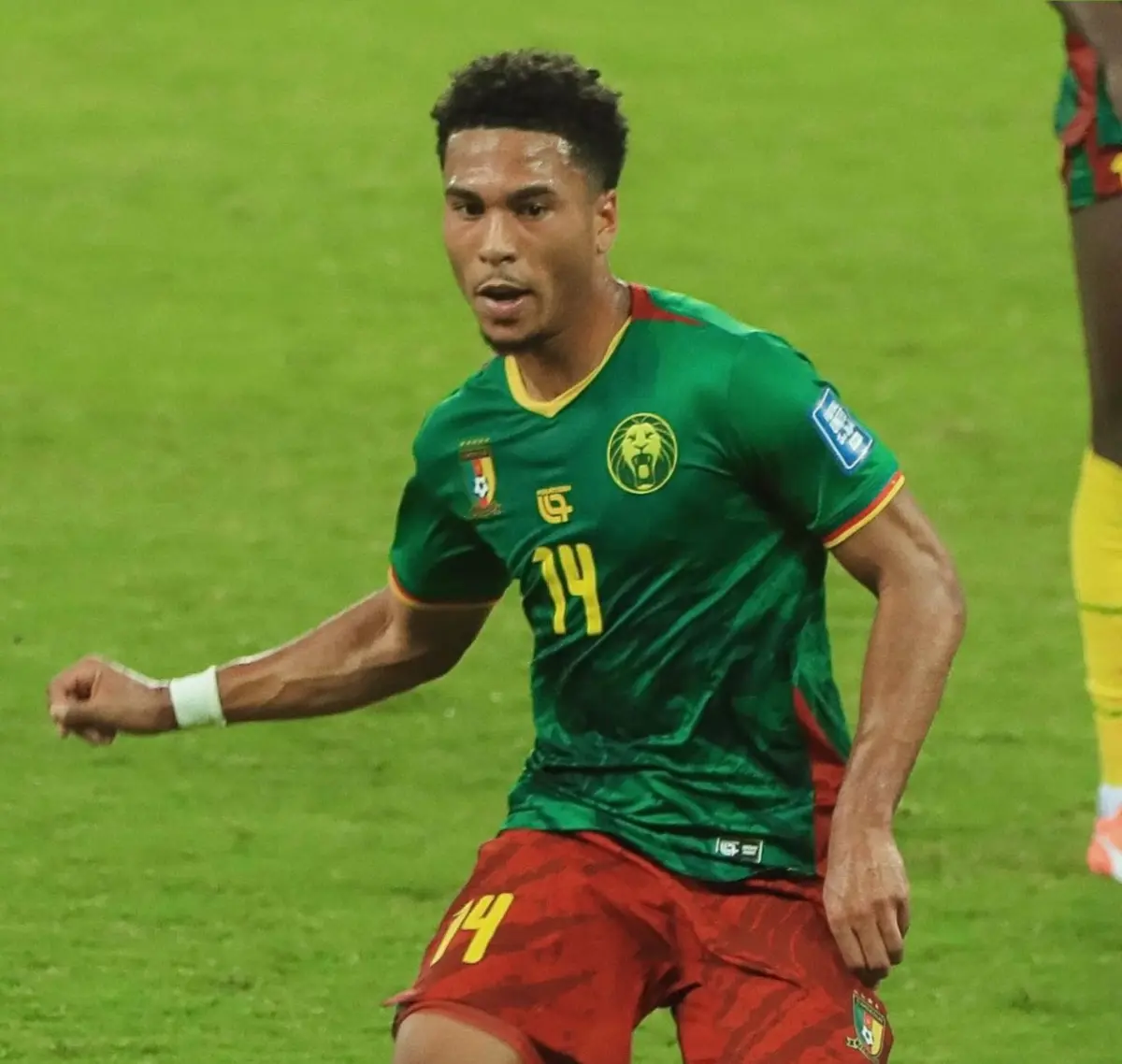 Danny Namaso no jogo de estreia pelos Camarões