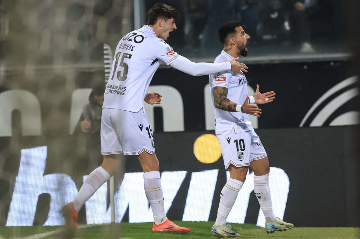 Tiago Silva marcou no empate a quatro entre Vitória e Sporting