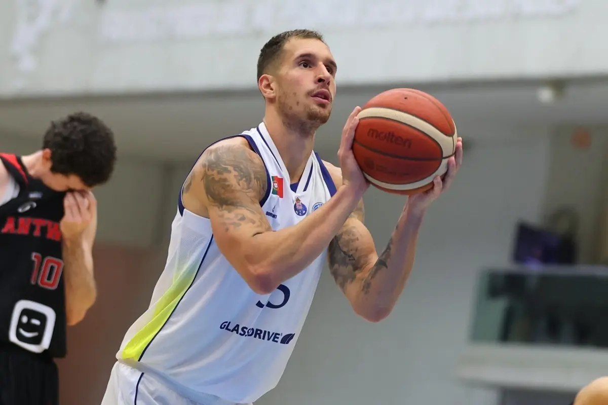 Márkó Filipovity fez seis pontos frente ao Antuérpia