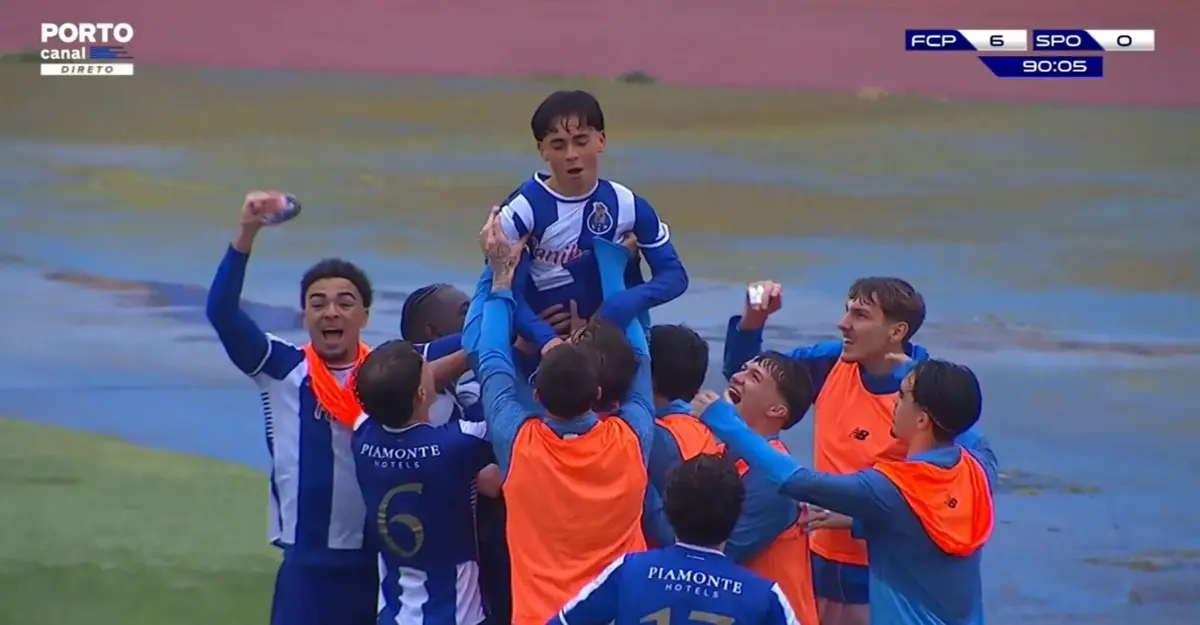 Imagem de contexto do artigo Francisco Fernandes fechou goleada do FC Porto ao Sporting com um golaço. Vale a pena ver