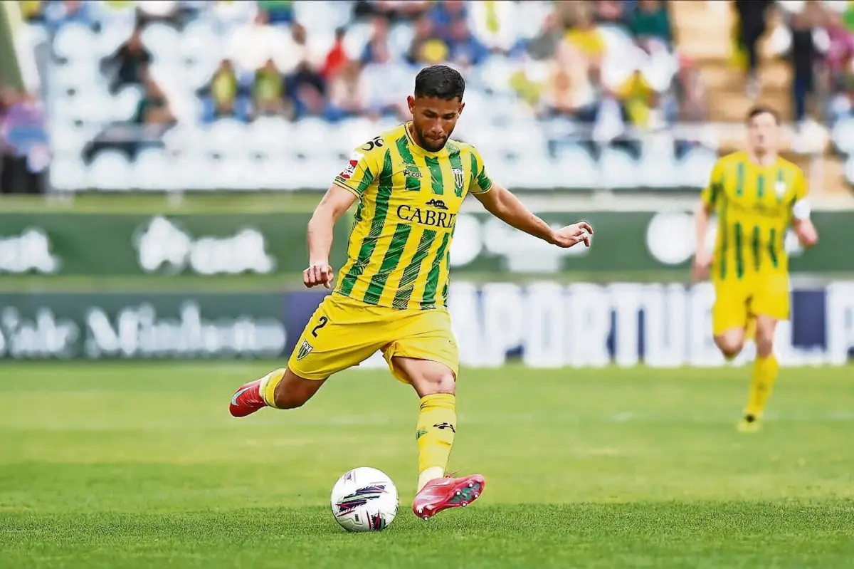 Tondela quer segurar Bebeto (créditos: CD Tondela)