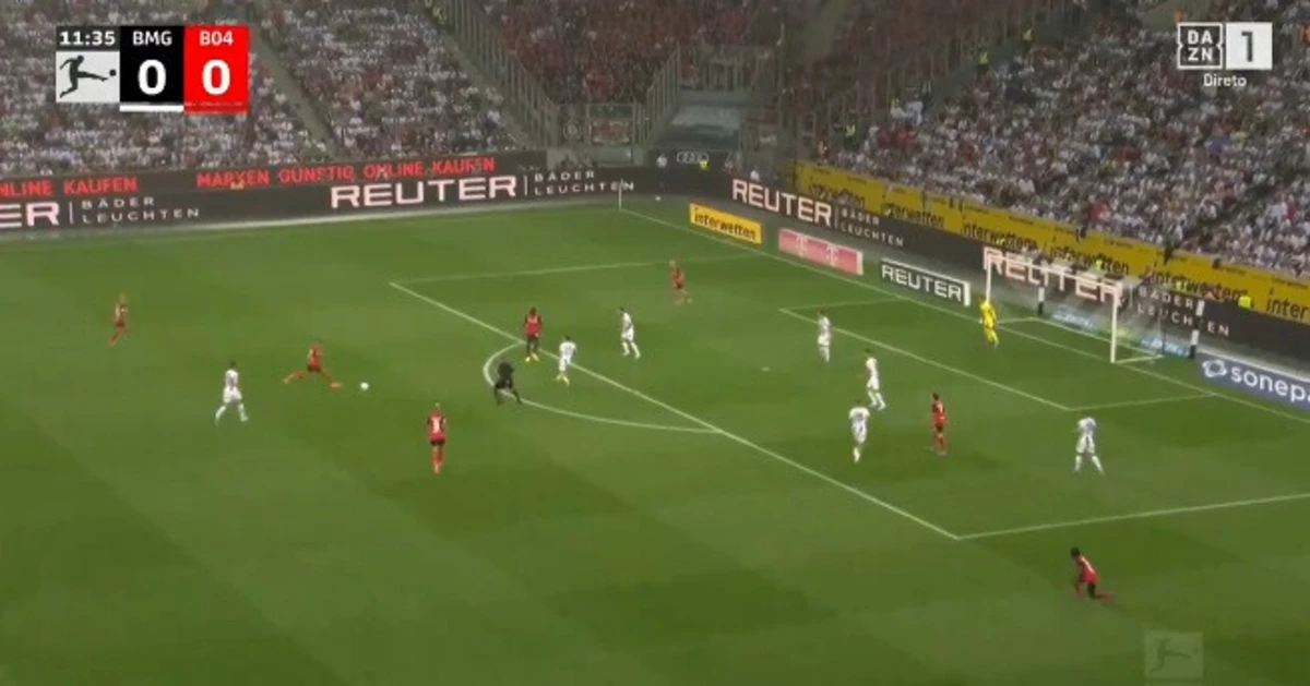 "Bomba" de Xhaka (créditos: DAZN)