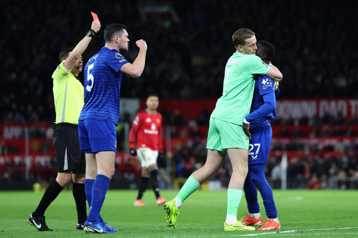 Idrissa Gueye bateu em Michael Keane