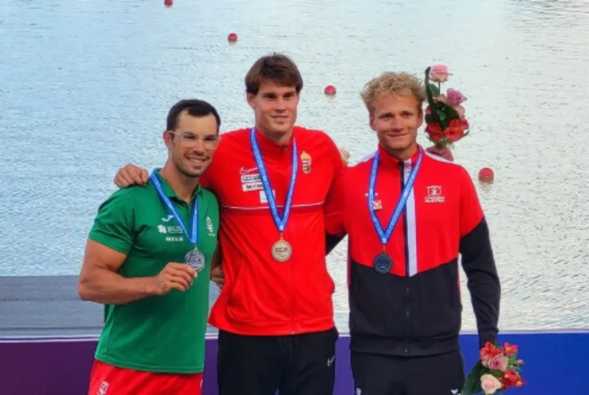Fernando Pimenta com a medalha de prata em K1 500 (créditos: FPC)