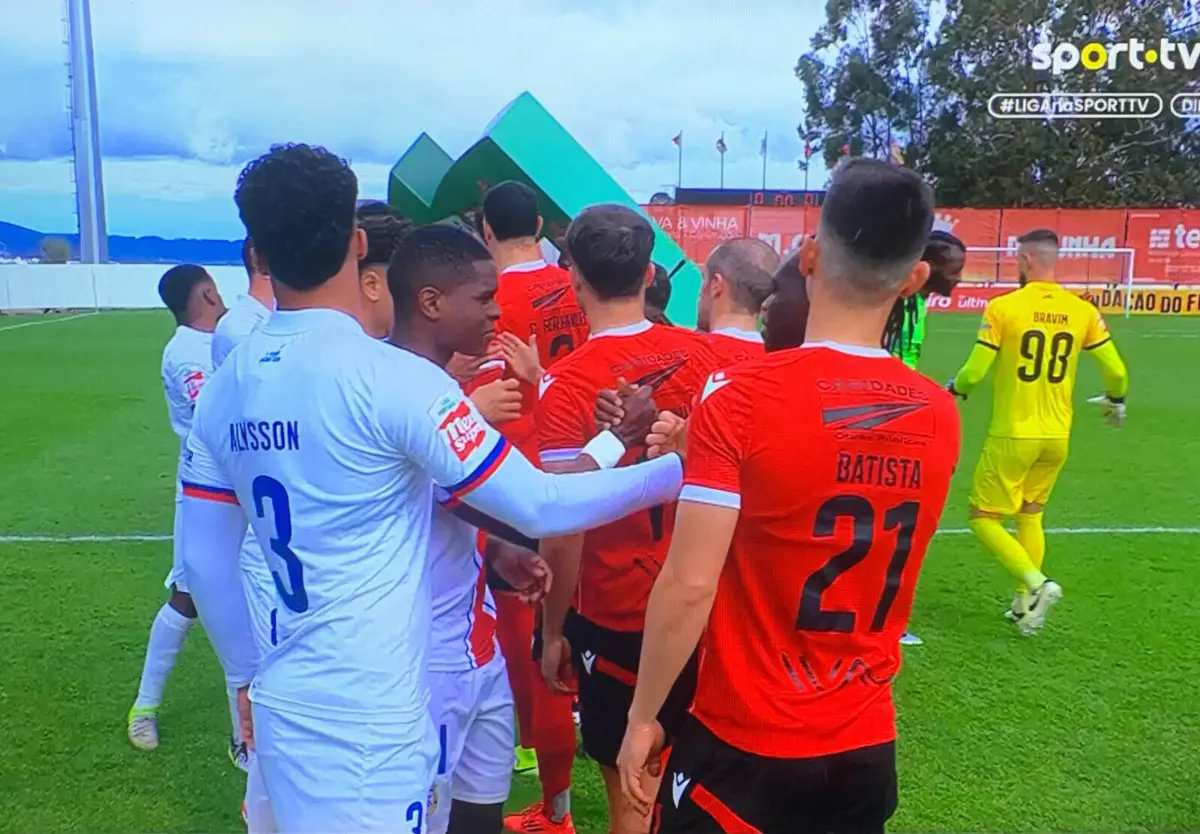 Imagem de contexto do artigo Penafiel-Alverca começou uma hora depois: árbitro assistente ferido por placard publicitário