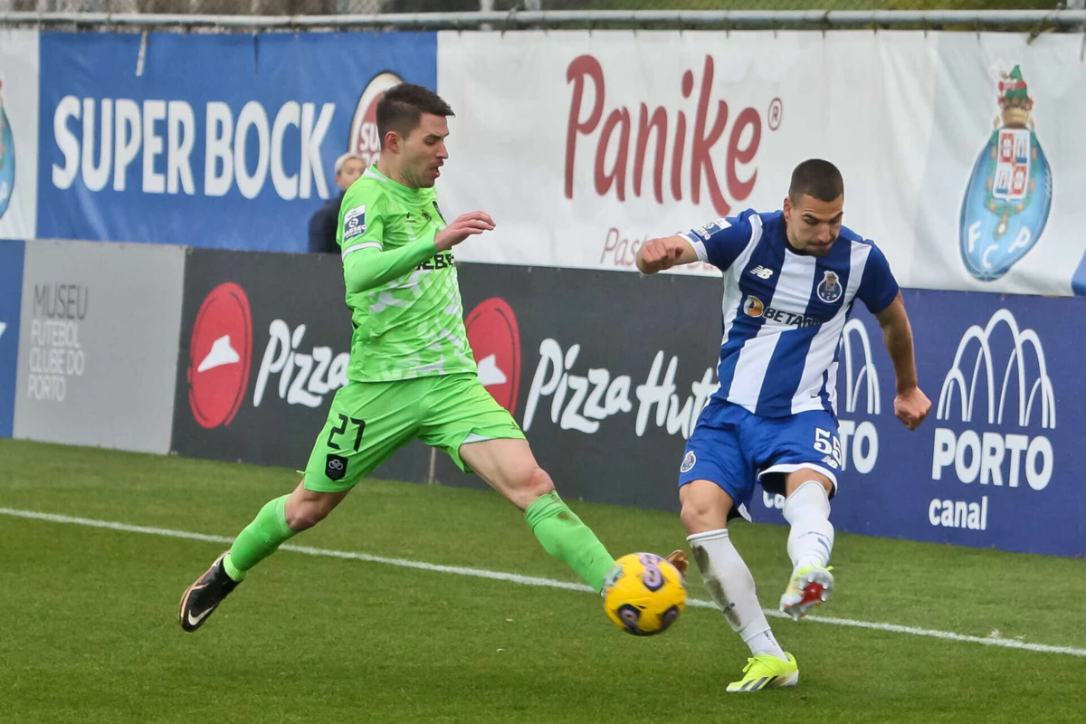 João Mendes ao serviço do FC Porto B (Créditos: José Carmo / Global Imagens)