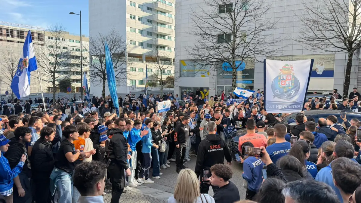Imagem de contexto do artigo Centenas de adeptos do FC Porto no Dragão para apoiar a equipa antes da viagem para Lisboa