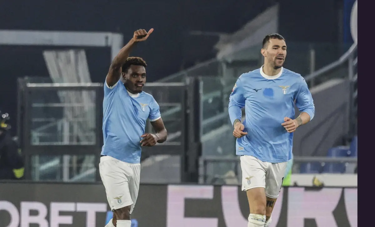 Fisayo Dele-Bashiru festeja (Foto: EPA/GIUSEPPE LAMI)