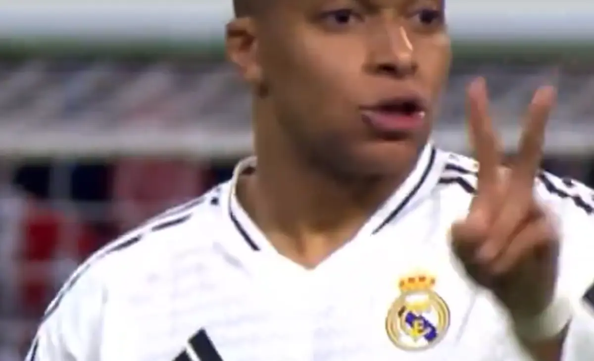 Imagem de contexto do artigo Mbappé alertou o árbitro imediatamente de que Álvarez teria dado dois toques na bola