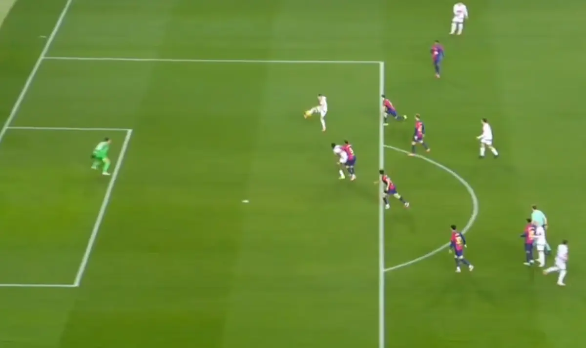 Imagem de contexto do artigo Golo anulado ao Rayo Vallecano frente ao Barcelona divide opiniões em Espanha