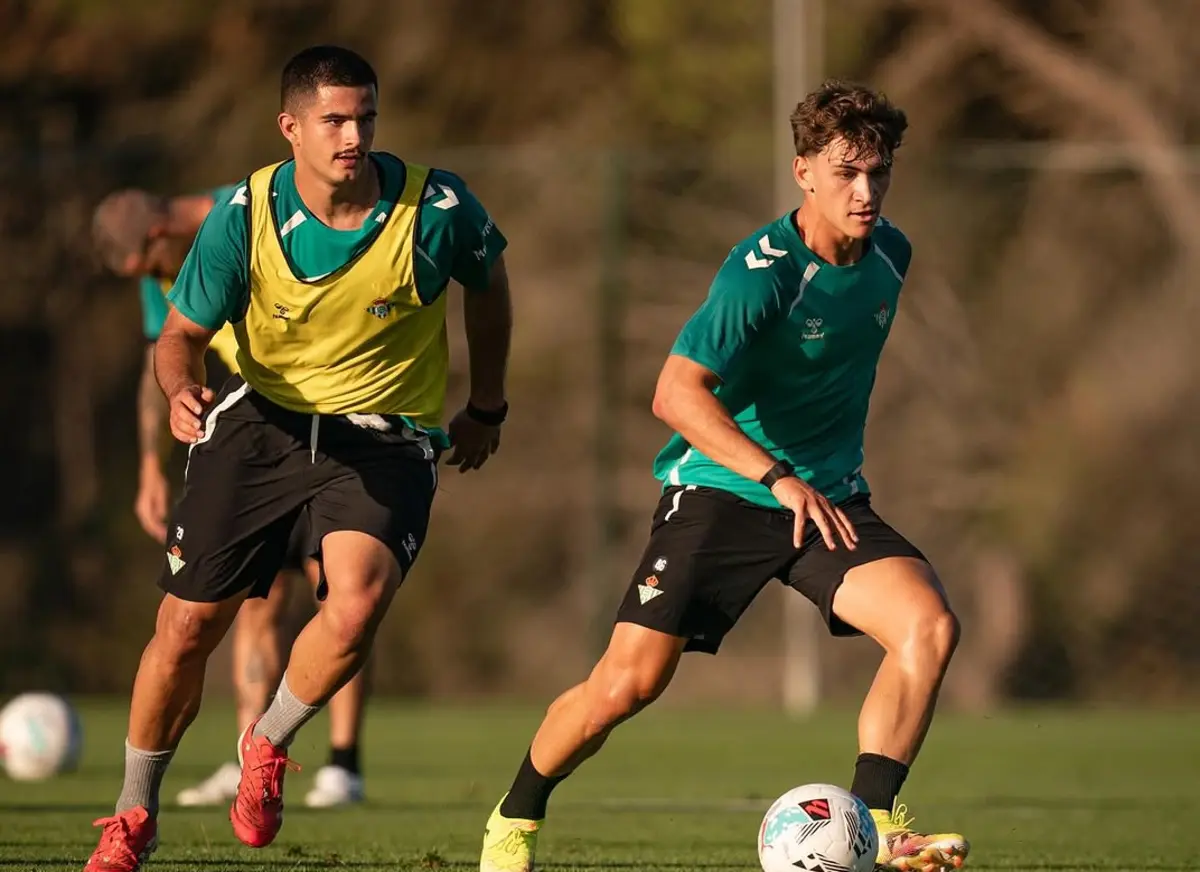 Mateo Flores, à direita (Reprodução/ Instagram Mateo Flores)