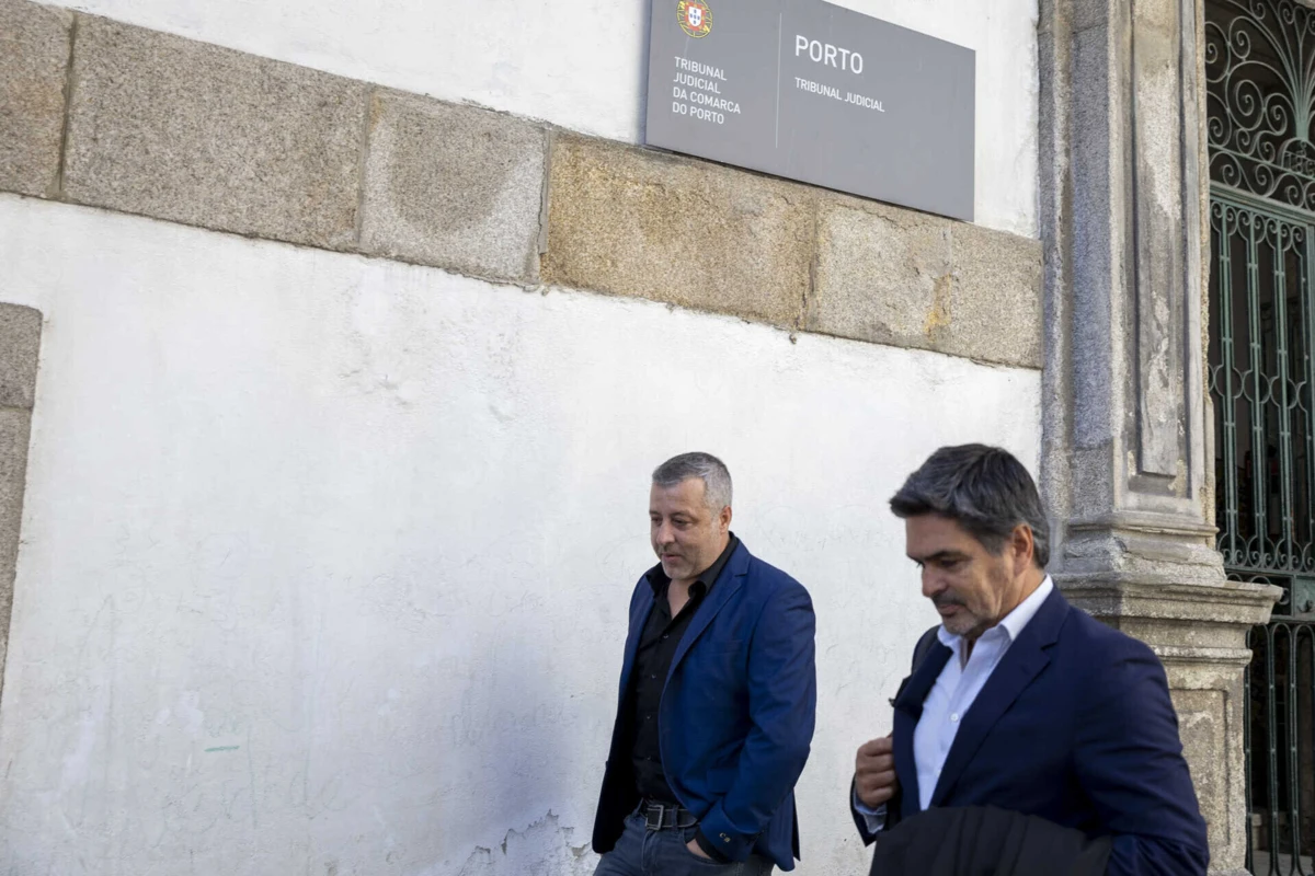 César Boaventura à esquerda