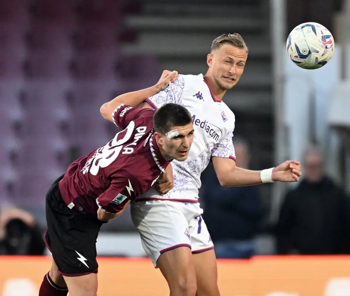 Imagem de contexto do artigo Dez polícias feridos em confrontos entre claques da Fiorentina e Salernitana