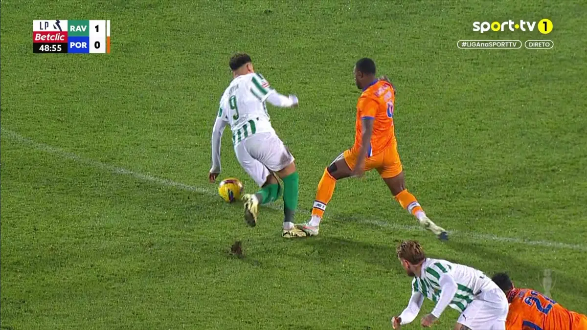 Imagem de contexto do artigo Otávio vê amarelo contra o Rio Ave e falha o clássico FC Porto-Sporting