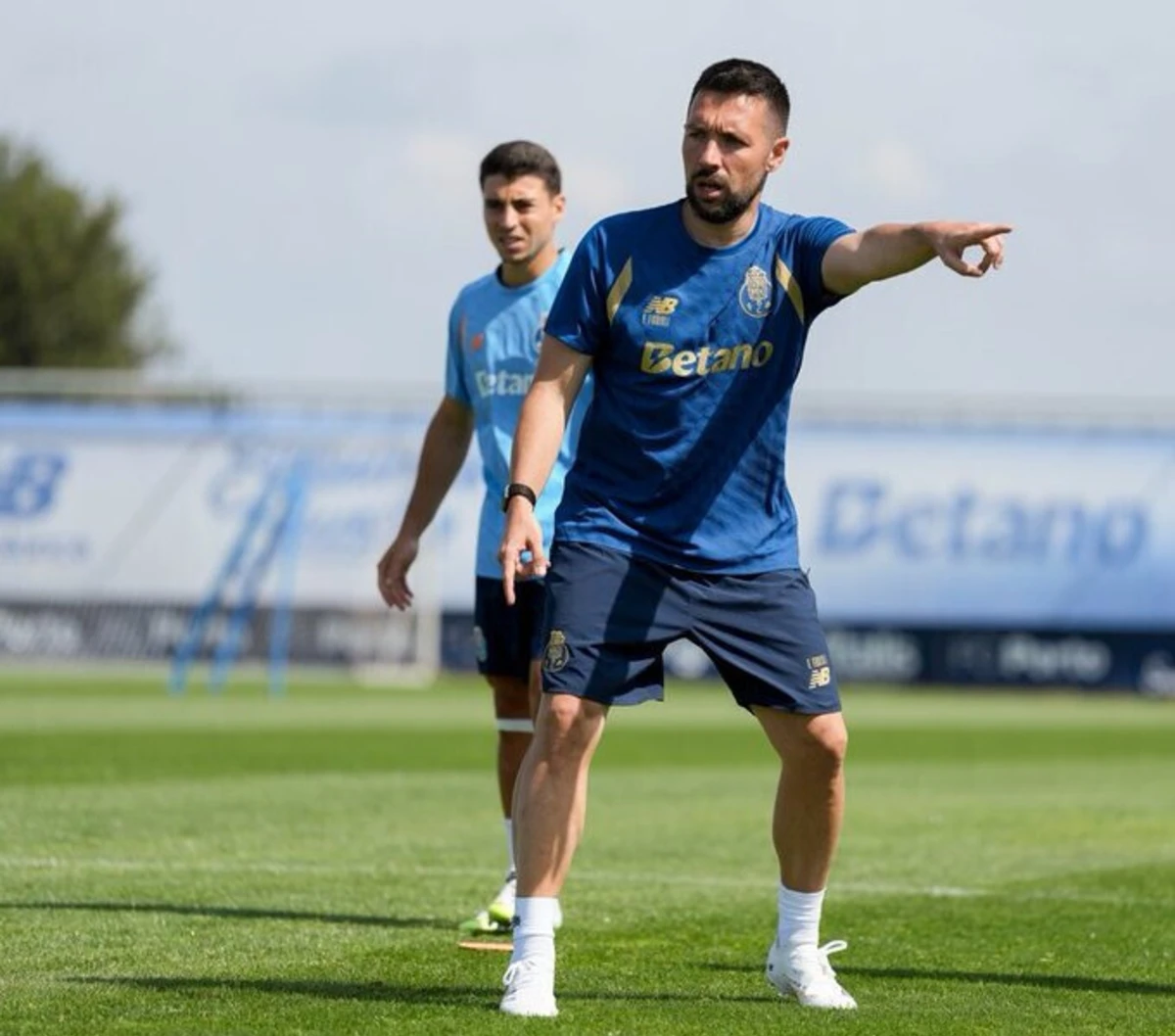 Imagem de contexto do artigo FC Porto goleia Trofense com reforços em grande plano