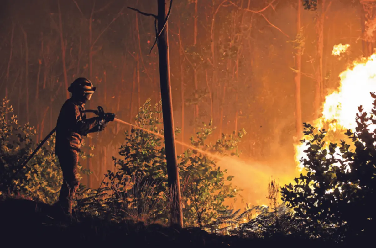 Imagem de contexto do artigo O sol desapareceu à volta da quadra: "Não consigo dizer que horas são..."