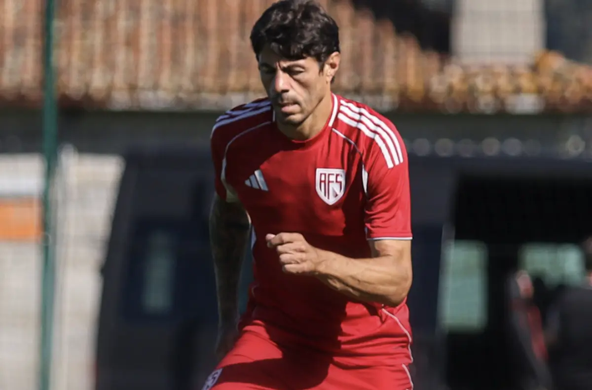 Nenê, avançado do Aves SAD