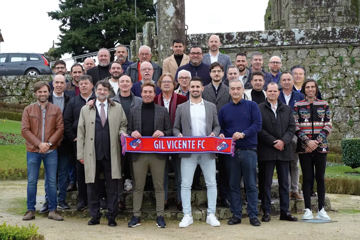 Hugo Vieira e a sua equipa (Reprodução: Facebook)