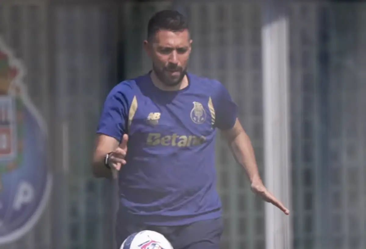 Imagem de contexto do artigo Farioli, a voz de Lucho e intensidade: FC Porto divulga imagens de mais um treino