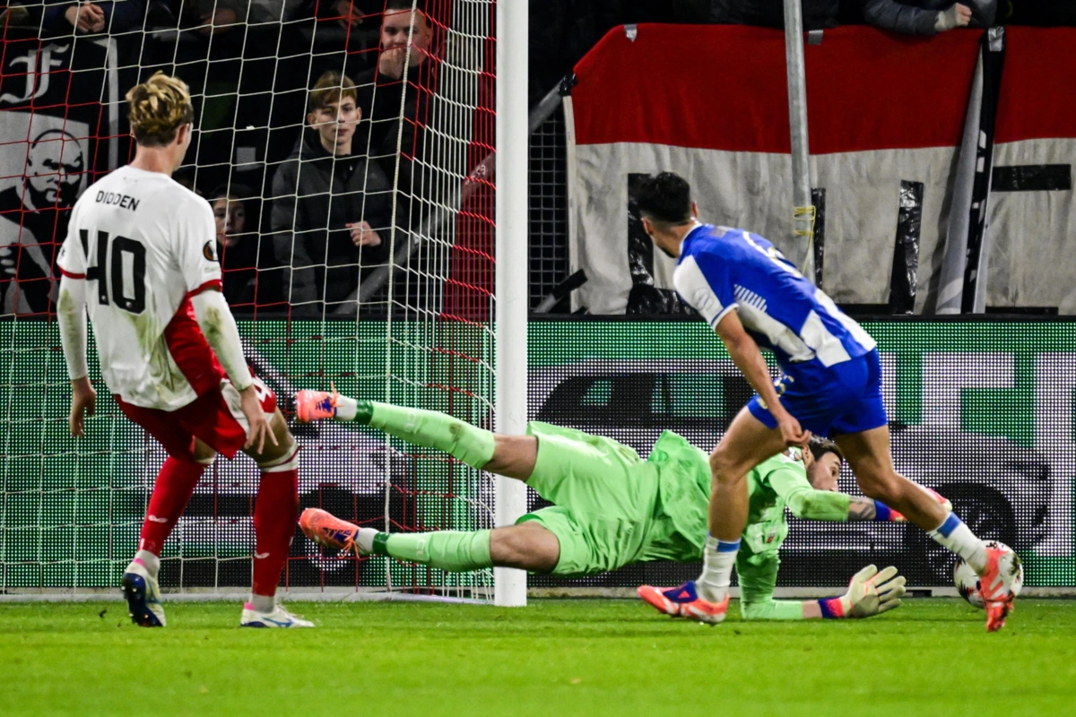 Eustáquio teve uma boa chance na primeira parte para marcar