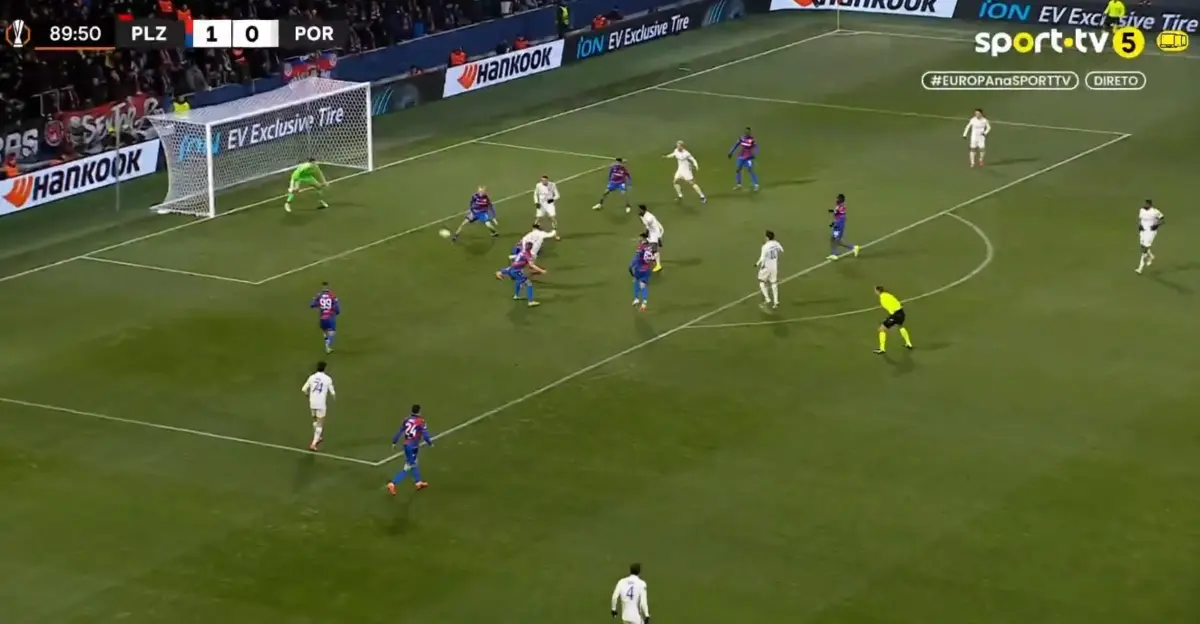Imagem de contexto do artigo Plzen-FC Porto: Deniz Gul arrancou empate aos 90 minutos. Veja o golo