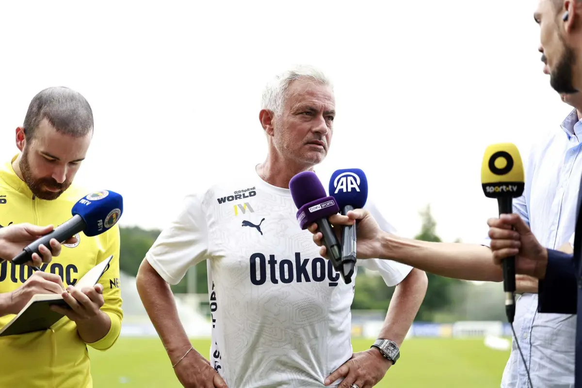 Mourinho (Reprodução: Fenerbahçe)